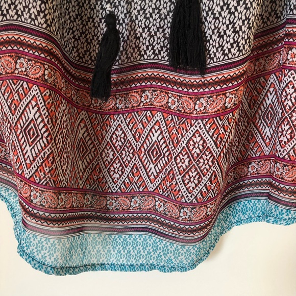 No Comment Large Flowing Blouse. Loose Sleeves. Square Neck. Tie at Neck. - Picture 5 of 6